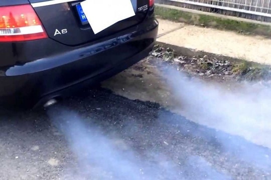 Nguyên nhân và cách khắc phục khi ô tô nhả ra khói