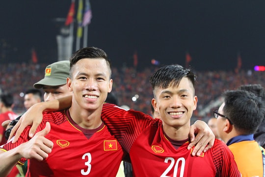AFF Cup 2018: Quế Ngọc Hải, Phan Văn Đức và chất “Nghệ” bên đỉnh vinh quang