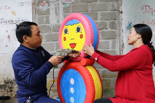 Người nông dân “xứ Nhút” với biệt tài biến phế liệu thành đồ dùng hữu ích
