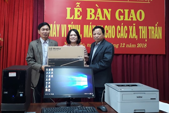 Bàn giao 25 máy vi tính phục vụ đăng ký, quản lý hộ tịch ở Nghi Lộc