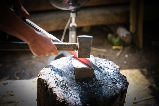 Độc đáo nghề rèn của người Mông ở Nghệ An
