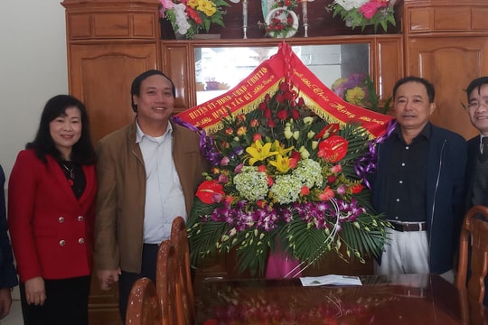 Huyện Tân Kỳ chúc mừng Giáo hạt Quy Hậu nhân dịp Giáng sinh 2018​