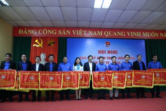 Tỉnh đoàn Nghệ An nhận cờ thi đua xuất sắc của Trung ương Đoàn