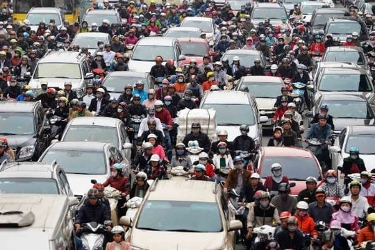 Người dân đi ô tô, xe máy sẽ chịu thêm phí khí thải?