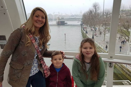 Ba người thiệt mạng vì đèn trang trí cây thông cháy