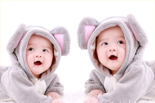 Hậu Giang thưởng tiền các gia đình sinh 2 con gái