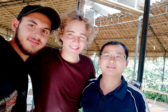 Người đàn ông đi gần 100km tìm hộ chiếu cho người nước ngoài