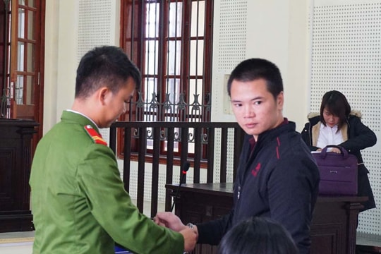 Giết người vì bị rọi đèn pha vào mặt, nam thanh niên lĩnh 17 năm tù