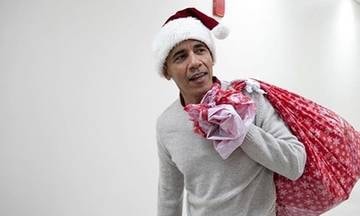 Obama đóng giả ông già Noel phát quà cho trẻ em tại bệnh viện