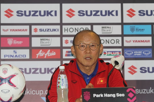 HLV Park Hang-seo đánh giá đối thủ ở Asian Cup 2019; Cựu HLV Long An làm HLV Indonesia