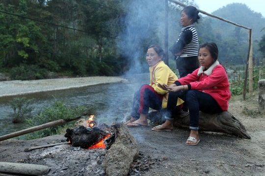 Trung bộ đón không khí lạnh, cảnh báo mưa lớn, dông, lốc, sét