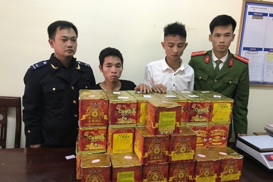 Mua 1 tạ pháo về giấu trong nhà để bán lẻ