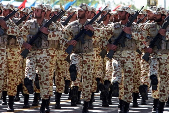 Iran tập trận ngay sau khi tàu sân bay Mỹ đi vào vùng Vịnh