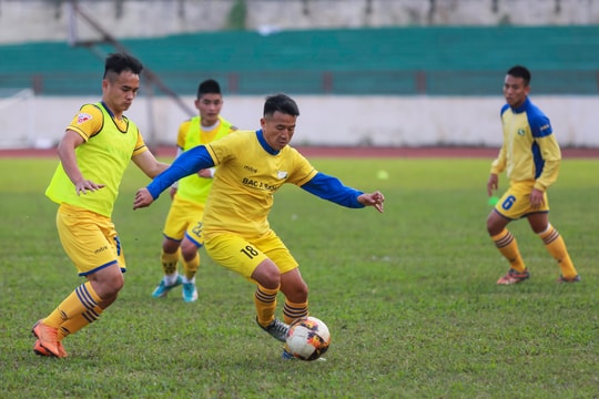 Chùm ảnh SLNA tập luyện chuẩn bị cho V.League 2019