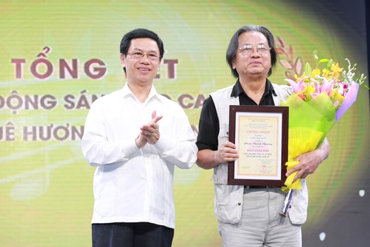 Trao thưởng Cuộc vận động sáng tác ca khúc về quê hương Nghệ An