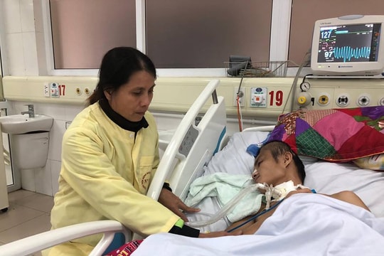 Cả nhà mắc bệnh hiểm nghèo, vợ trẻ ôm con đi xin tiền cứu chữa