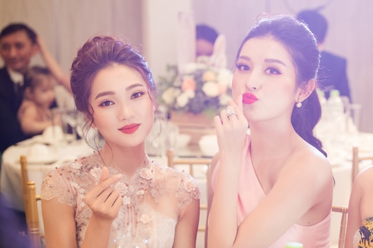 “Bạn gái tin đồn” của cầu thủ Phan Văn Đức đọ sắc với Á hậu Huyền My