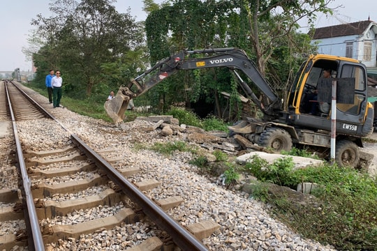 Đóng đường ngang tự mở trên đường sắt tại TP Vinh