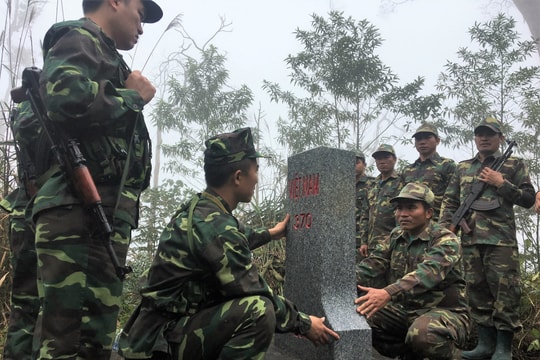 Tuần tra song phương trên tuyến biên giới Việt - Lào