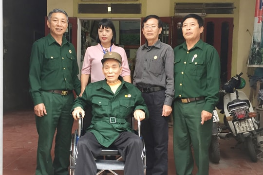 Bàn giao nhà tình nghĩa và xe lăn cho hội viên CCB ở TP. Vinh