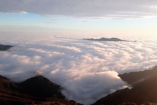 Suối băng lạ mắt xuất hiện tại đỉnh Fansipan