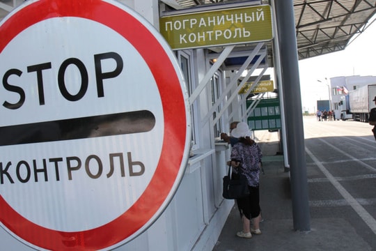 Chuyên gia nhận xét về việc lắp đặt rào ngăn biên giới với Ukraine