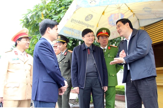 Bí thư Tỉnh ủy động viên hộ kinh doanh, kiểm tra, chúc Tết lực lượng ứng trực