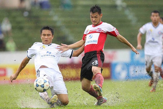 Đồng đội cũ của Trọng Hoàng, Văn Bình tại SLNA giải nghệ ở tuổi 28