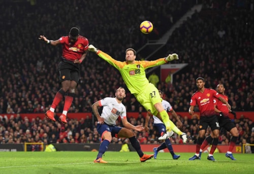 Pogba ghi đậm dấu ấn, Man Utd thắng trận thứ ba liên tiếp dưới thời Solskjaer
