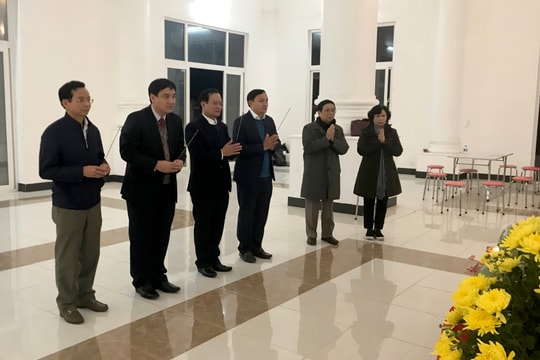 Bí thư Tỉnh ủy dâng hương tưởng niệm Mẹ VNAH, liệt sỹ, cán bộ lão thành cách mạng 