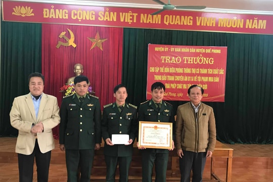 Trao thưởng Ban chuyên án bắt giữ đối tượng người Lào vận chuyển ma túy