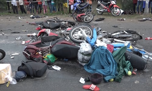 Tài xế container tông hơn 20 xe máy ra trình diện