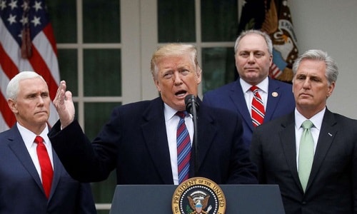 Trump dọa qua mặt Quốc hội để xây tường biên giới; Cướp biển Tây Phi bắt cóc 6 người Nga