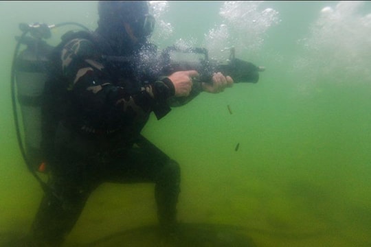 Thợ lặn quân sự Nga dự định lặn sâu 450 mét