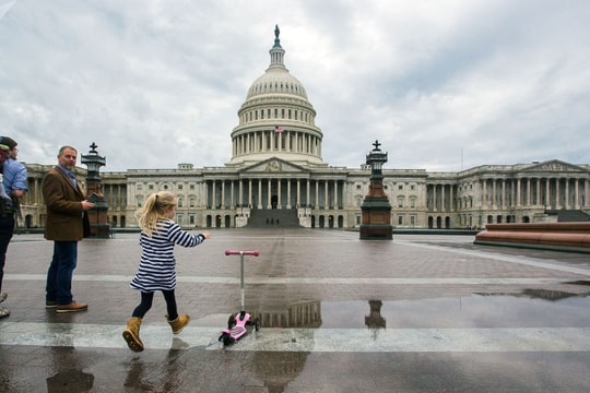Chính trị gia Mỹ lo không thể kiểm soát xung đột vũ trang giữa Nga với Ukraina  