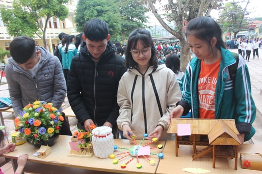 Hơn 1.400 học sinh Con Cuông tham gia ngày hội học sinh, sinh viên