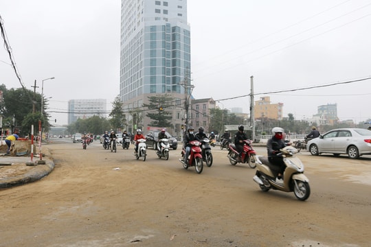 Cầu Bưu Điện ở thành phố Vinh thông xe trở lại