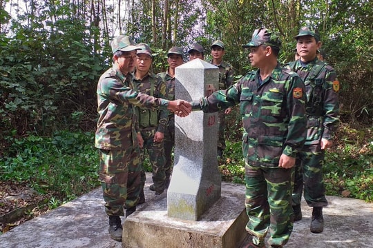 Tuần tra song phương trên đỉnh Trường Sơn