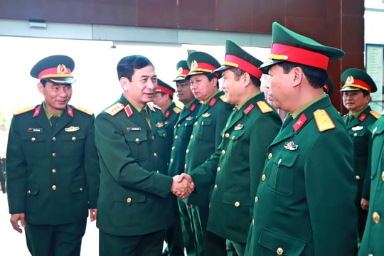 Thứ trưởng Bộ Quốc phòng Phan Văn Giang thăm, làm việc tại Bộ CHQS tỉnh