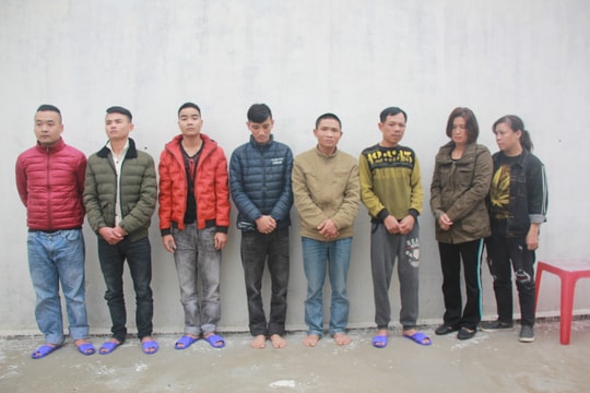 Thuê người chặn xe, ép con nợ trả tiền