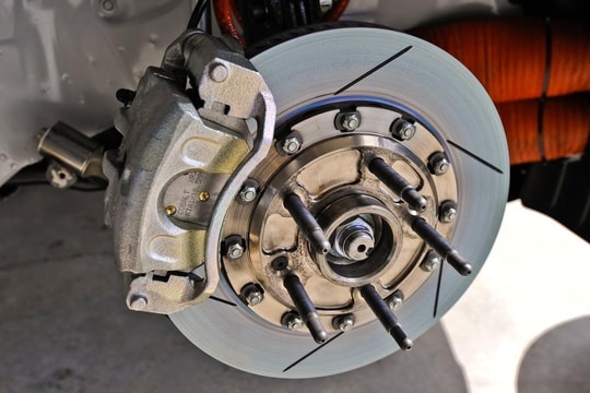 Dấu hiệu cảnh báo hệ thống phanh ô tô đang có vấn đề