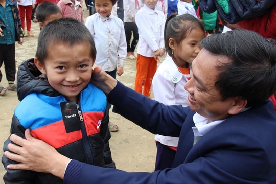 Cần có phương pháp ủng hộ hiệu quả hơn đối với các xã nghèo