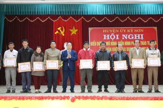 Kỳ Sơn biểu dương 48 điển hình tiên tiến trong phong trào dân vận khéo