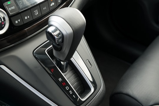 5 thói quen lái xe khiến hộp số ô tô giảm “tuổi thọ“