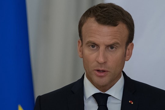 Tổng thống Macron chỉ trích người dân Pháp; Quốc hội Macedonia đồng ý đổi tên nước