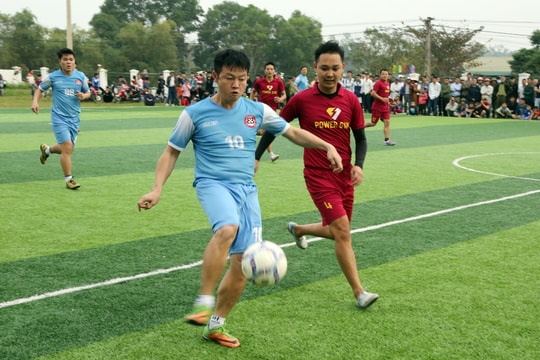 Văn Quyến ghi 4 bàn thắng trong trận đấu quyên góp ủng hộ người nghèo đón Tết 