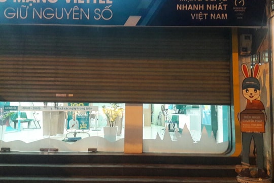 Nam thanh niên mang hung khí vào cửa hàng cướp và tẩu thoát trong 27 giây