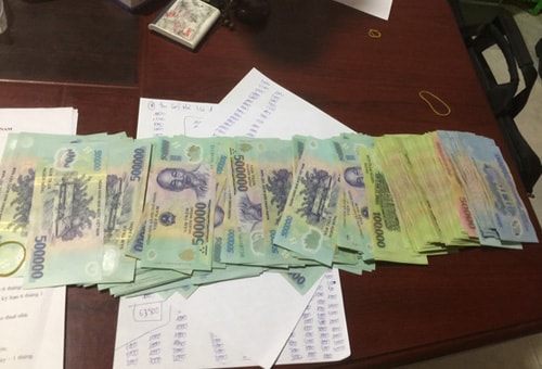 Giám đốc cùng 15 đàn em cho vay nặng lãi bị khởi tố