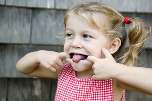 Bảy hành vi của trẻ phụ huynh không nên phớt lờ