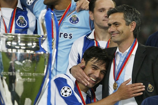 HLV Jose Mourinho: “Kẻ thất bại vĩ đại và con đường hoa hồng”